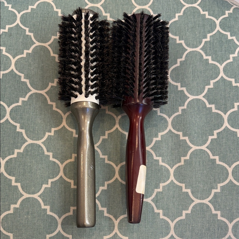 Set of Two Round Soft Brissel Hair Brushes